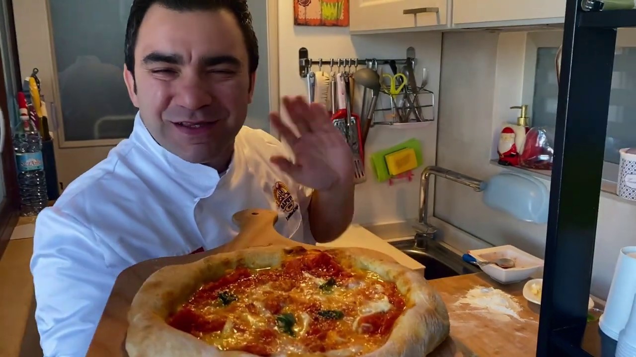 Ecco come fare una Pizza in Casa- Ricetta di Davide Civitiello