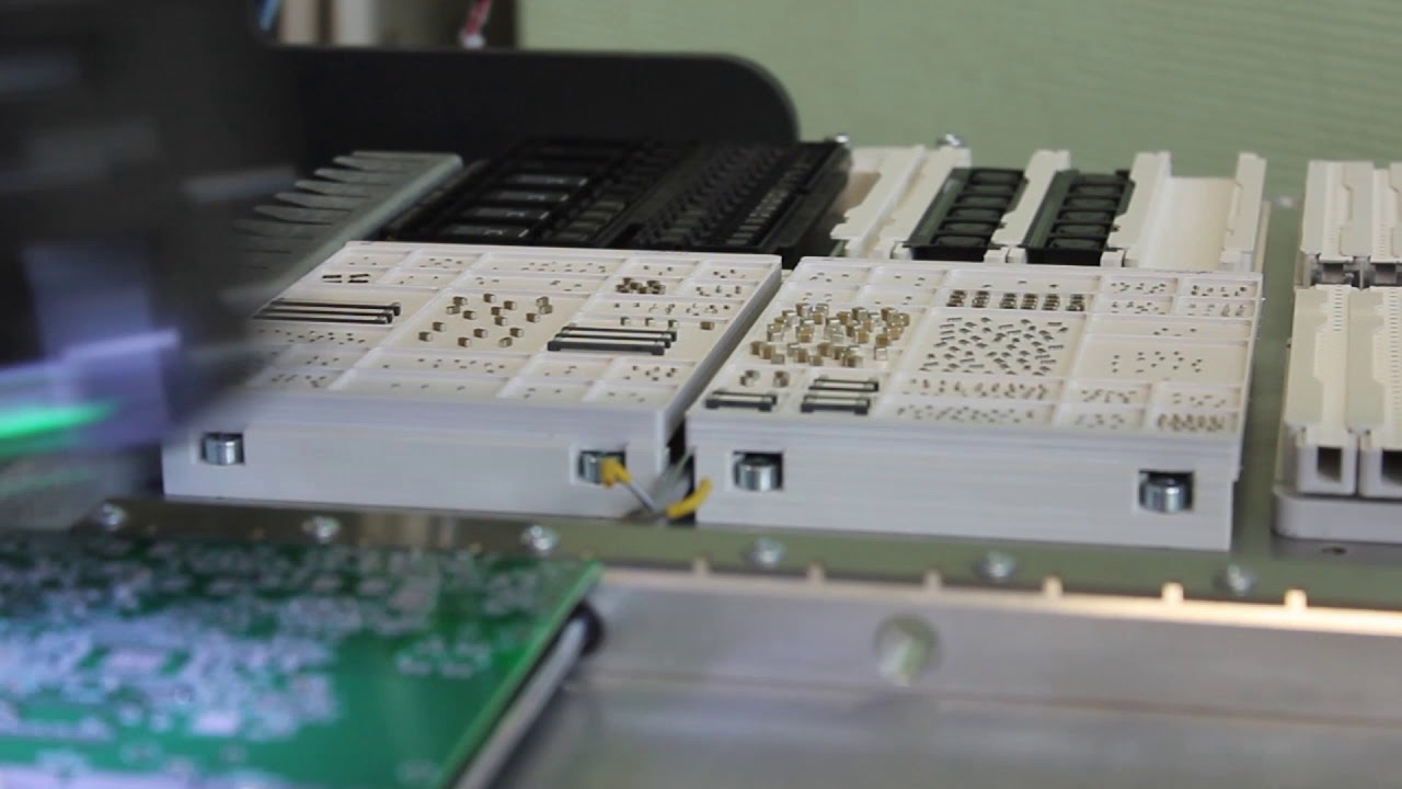 Монтаж компонентов из россыпи и обрезков лент на автоматическом установщике SMD-компонентов Сатурн