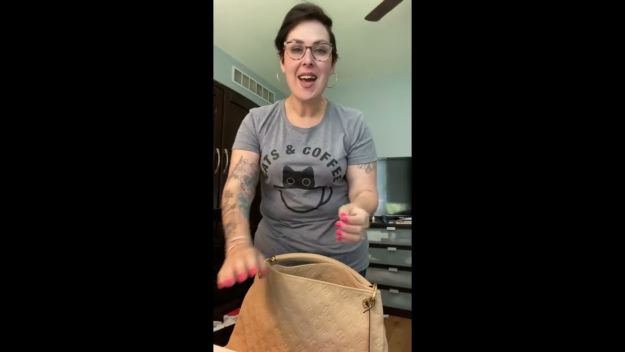 What’s in my Louis Vuitton Artsy Empreinte MM