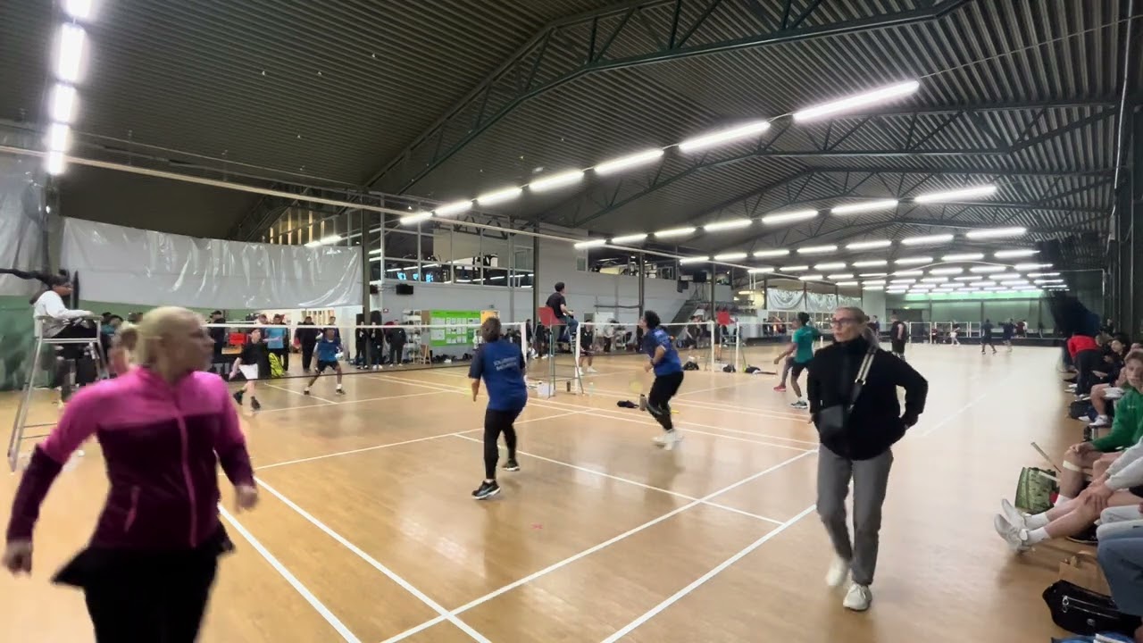 Omgång 1 (W) 21-11, 19-21, 21-18