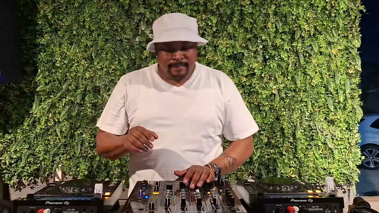 IT'S ABOUT MUSIC MIX WITH MTHI MONARE #09 #deephousefamily #deephouse #dj #housemusicmix #music 