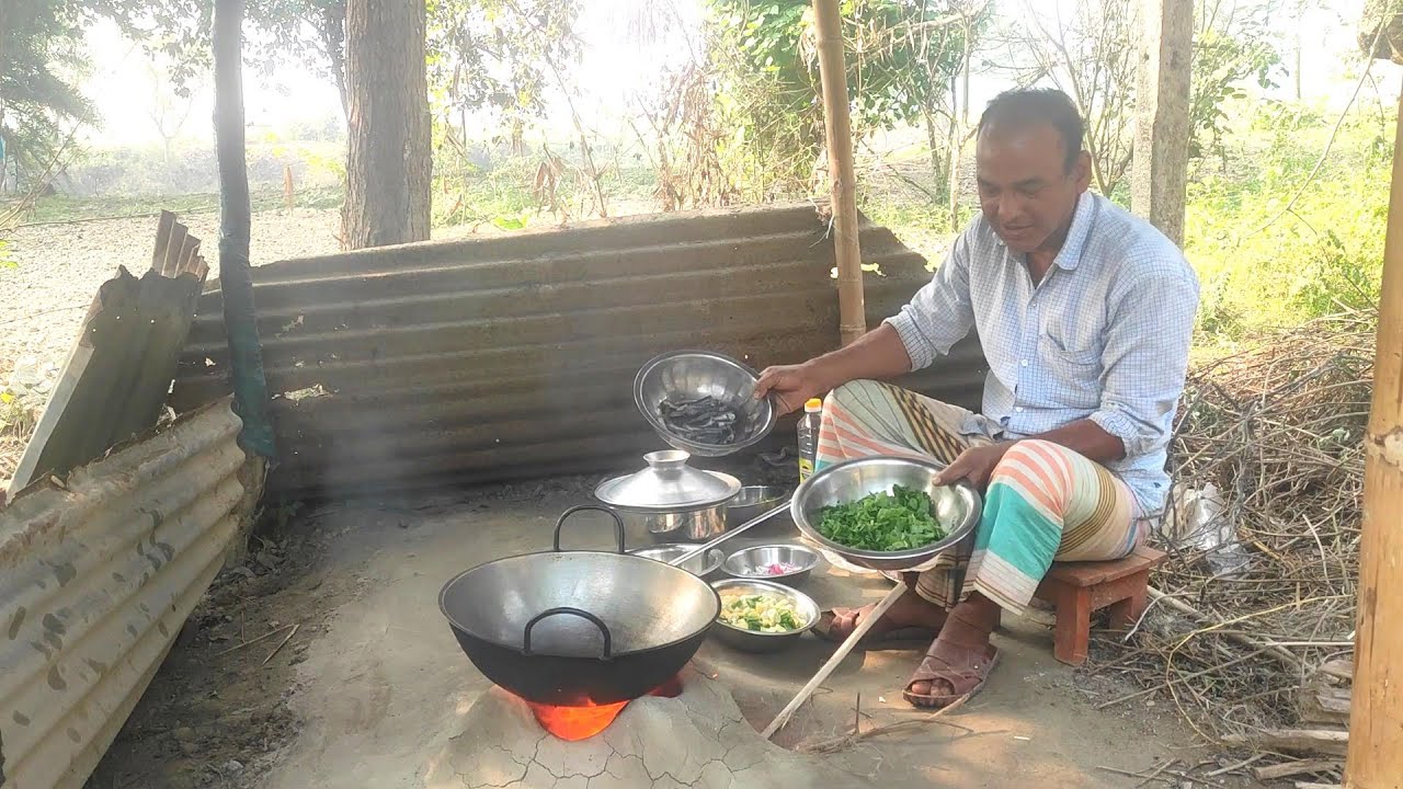 আজ রান্না হল ছোট টাকি মাছ দিয়ে পালন শাক