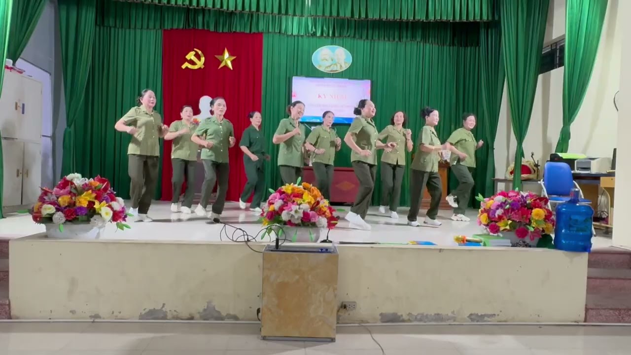 Biểu diễn nhảy 18 bước của các bà , các mẹ Tdp Dâu- phường Mỹ hào nhân ngày 8/3