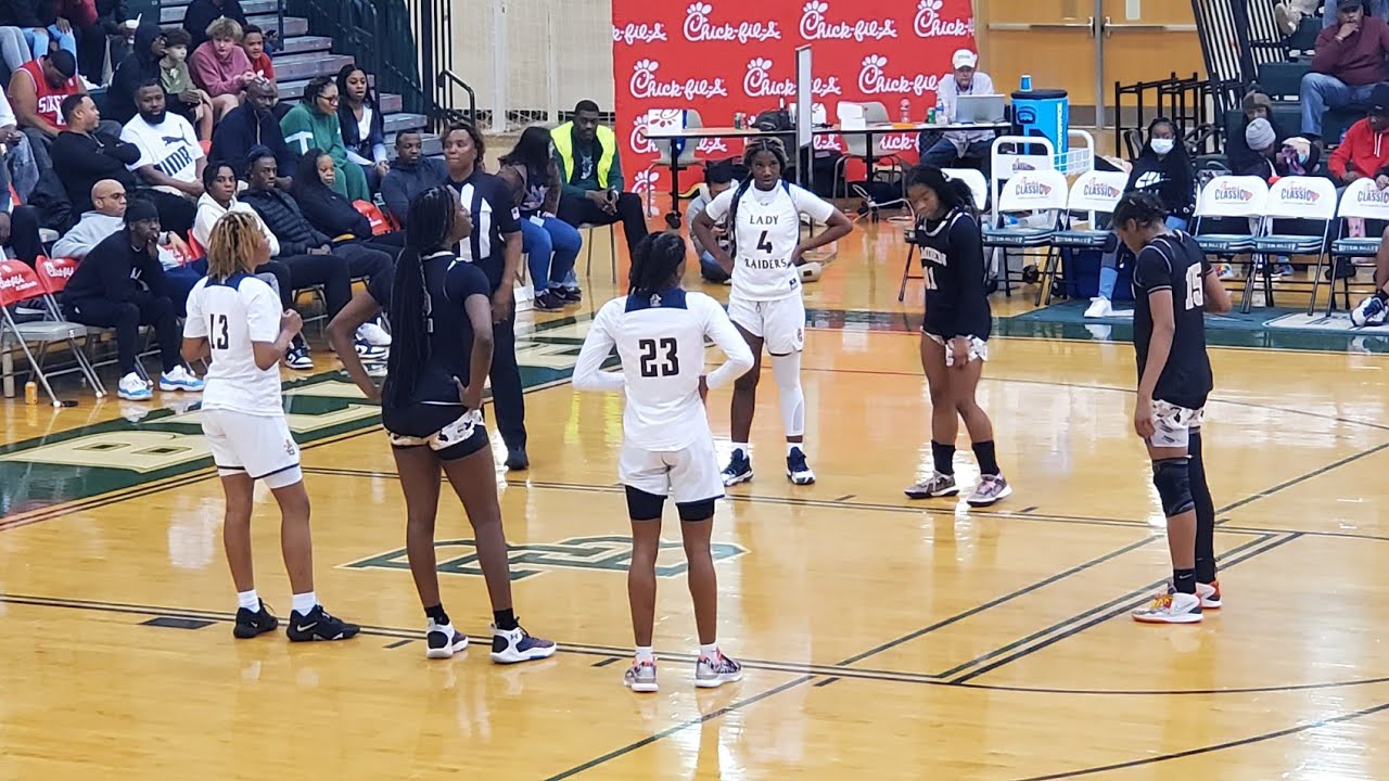 Milaysia Fulwiley & Joyce Edwards Face-Off in a Battle at the 20th Chick-fil-a Classic | 12.27.2022