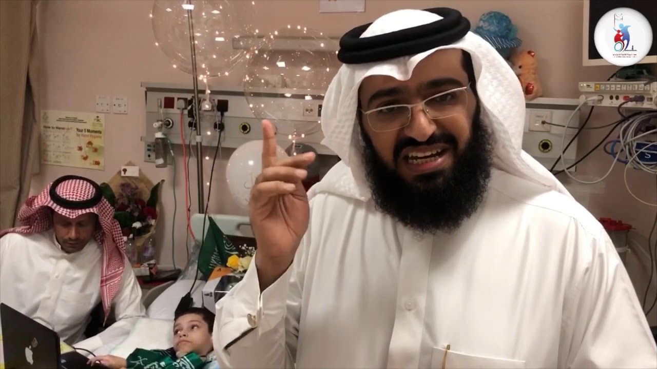 وفد من المعهد يزور الطالب جلال بالمستشفى