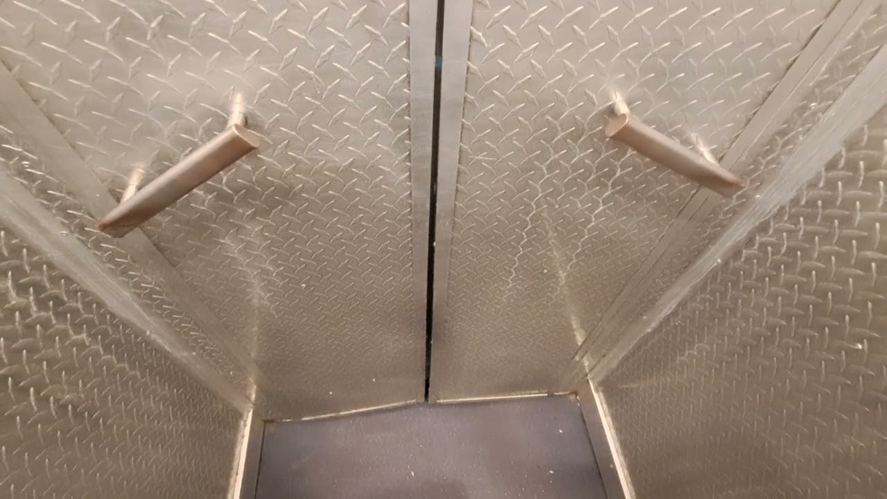 3x old IFMA traction elevators, 2x modernized, 1x out of service @Bd. Iuliu Maniu 18-20, bl.15A,sc B