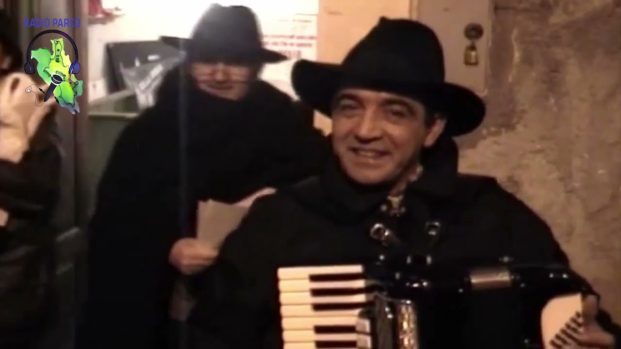 Il coro della Chezetta (calzetta) a Scanno presenta 35 anni di serenate
