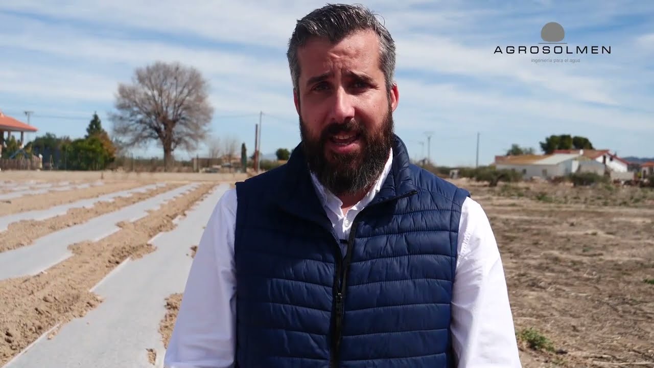 Muestra de un cabezal de riego con manguera plana en una parcela de cultivo de sandía - Agrosolmen