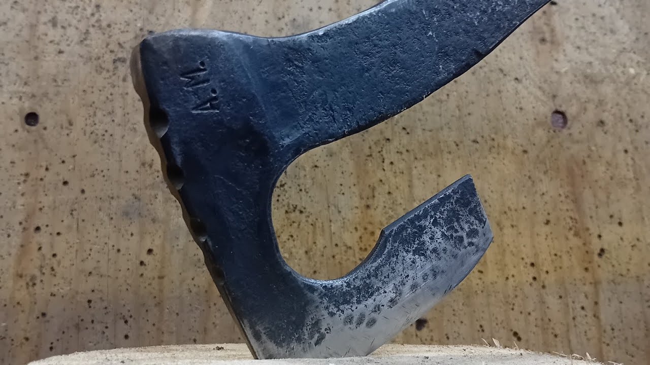 Vielle clé recyclée en hachette viking ! #forge #blacksmith #vikings #metalwork