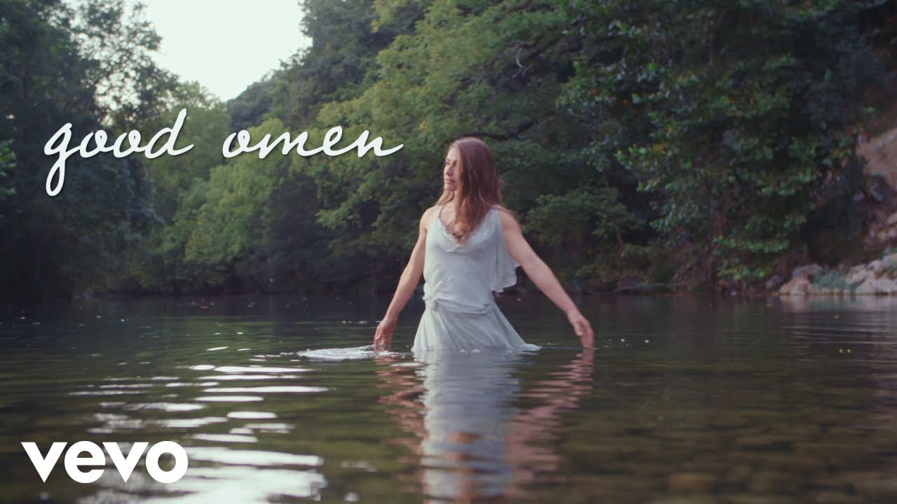 Caroline Jones - Good Omen (Lyric Video)