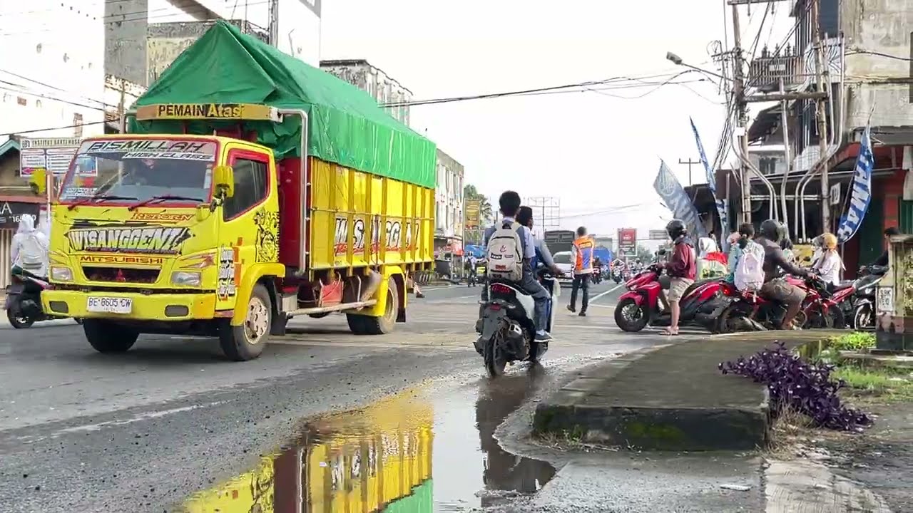 Beginilah jadinya, Simpang 4 tanpa LAMPU MERAH