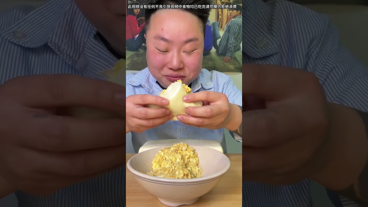 Garlic Paste Dipped in Steamed Buns Version 9.0 Everyone keep your mouth dry Today I had a