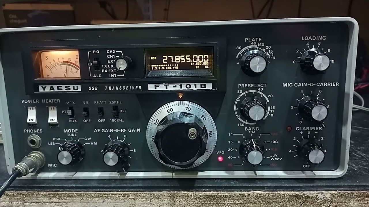 MAIS UM RÁDIO YAESU FT-101B COM DDS DISPLAY AMARELO