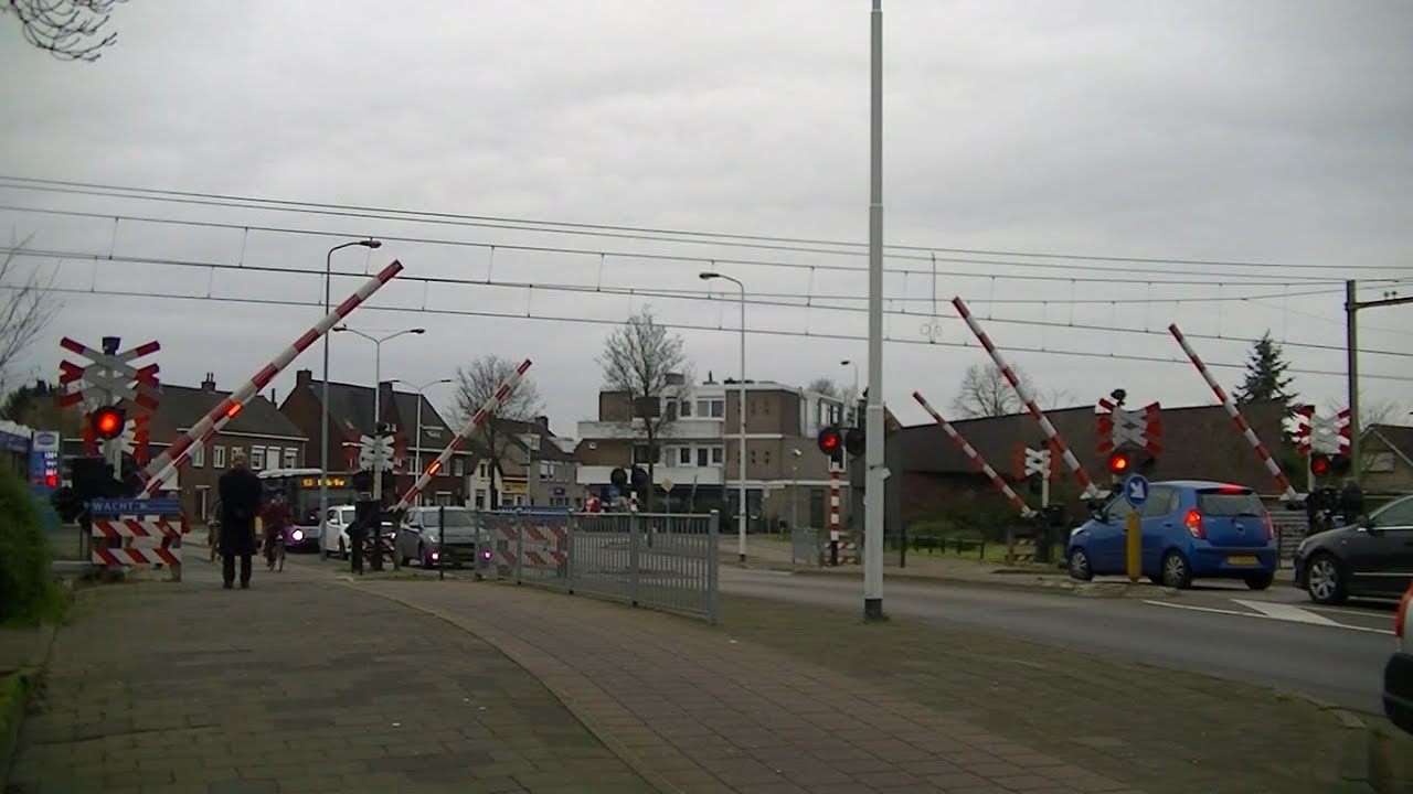 Spoorwegovergang Eindhoven // Dutch railroad crossing