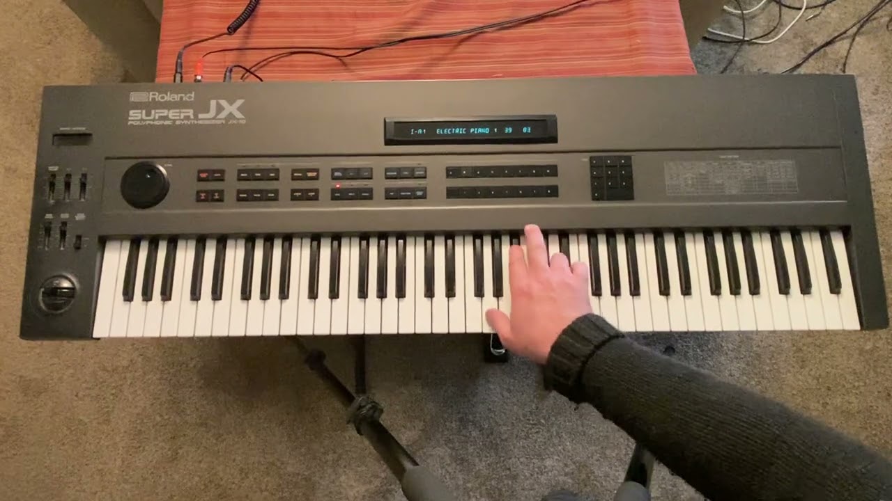 Roland Super JX - Power on, audio test