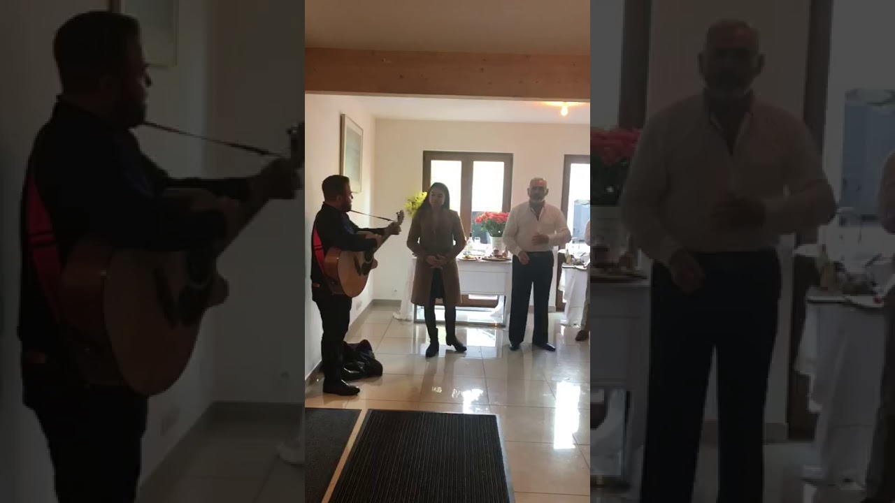 Une sœur qui chante un merveilleux cantique