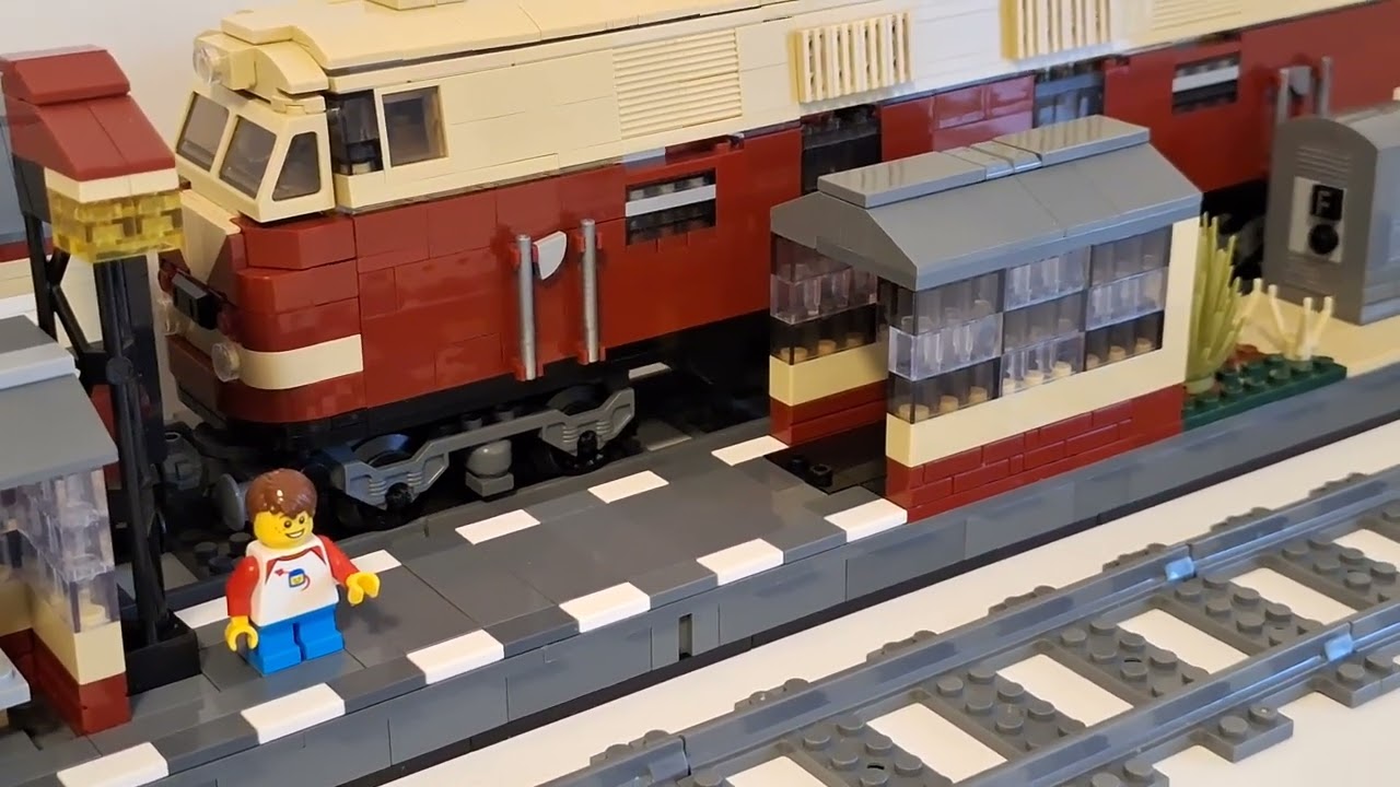 MOC: Sankt Noppenthal bekommt nun auch einen Mittelbahnsteig #moc #lego #train #modeltrains
