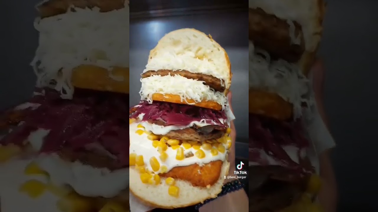 Mega Burger #fyp #shorts #shortsvideo #viral #food #reels #slovakia #fun