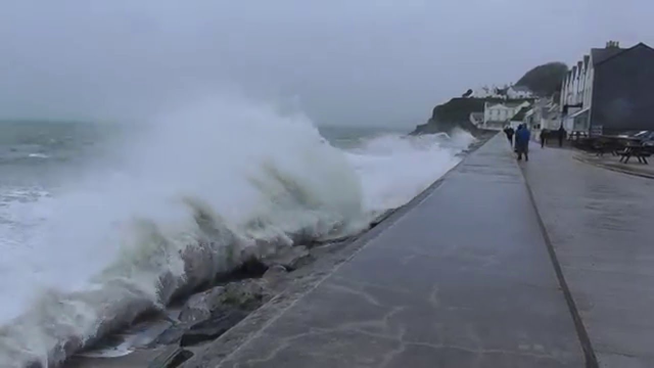 Torcross Devon Storm Imogen Feb 2016 Onlookers Soaked By Huge Waves