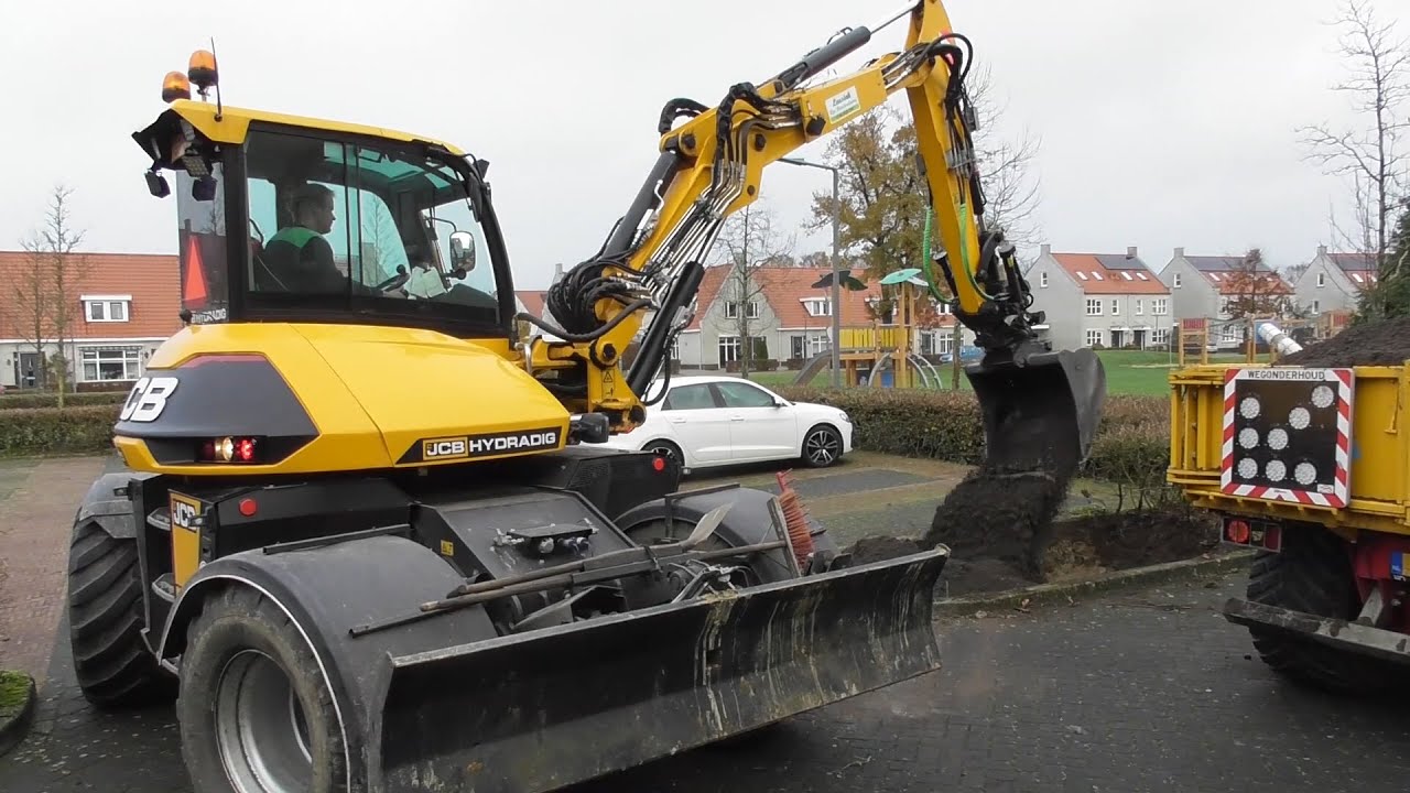 Hydradig earth-moving