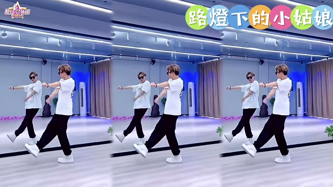 路燈下的小姑娘￼