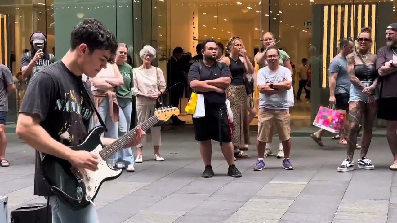 Beat It - Amazing guitar performance in the street