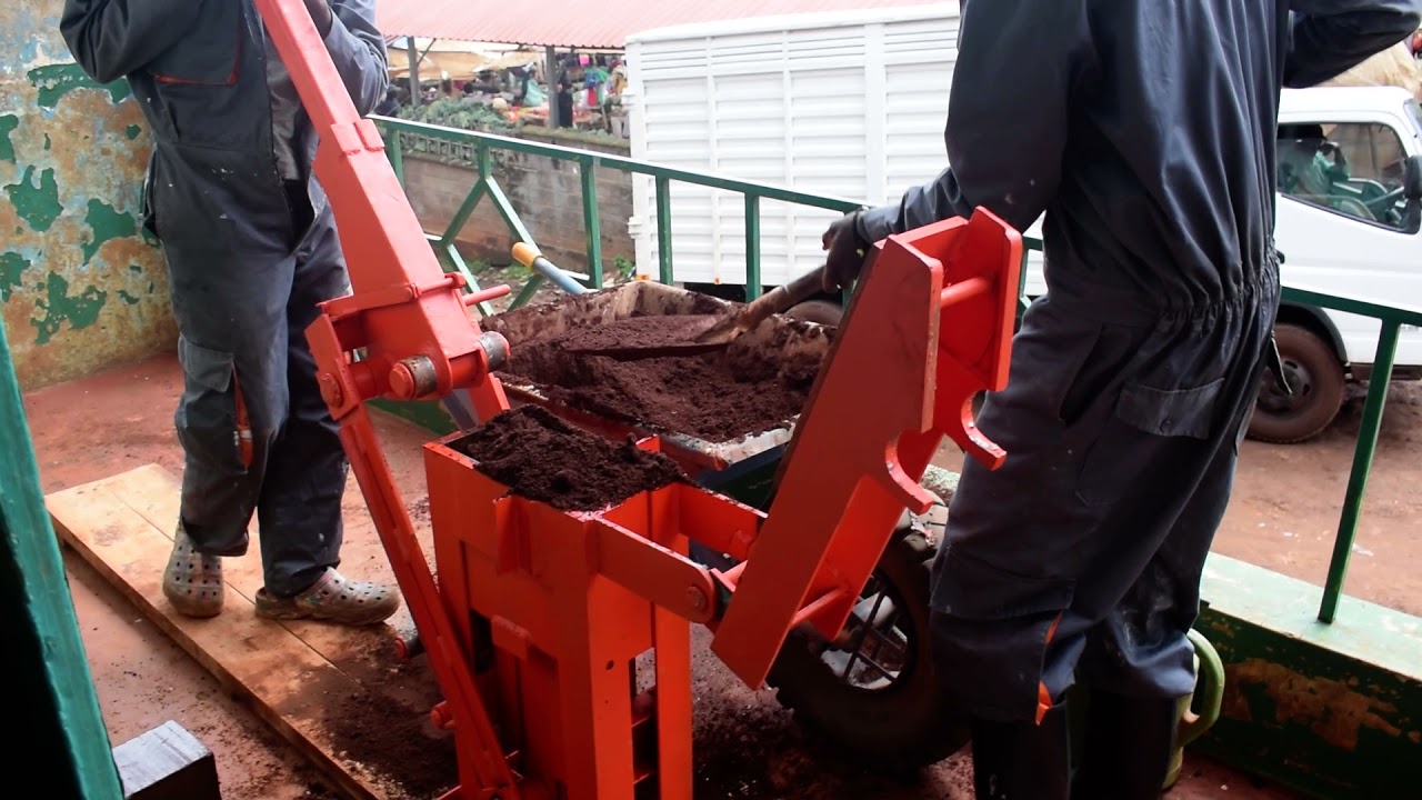 Clay bricks maker. Non- interlocking. Okolea Building Technologies