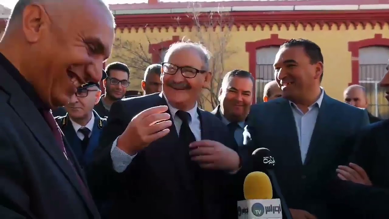 والي ولاية تيارت السيد علي بوقرة  يزور جمعية الوفاء للادماج المدرسي و المهني لاطفال التريزوميا