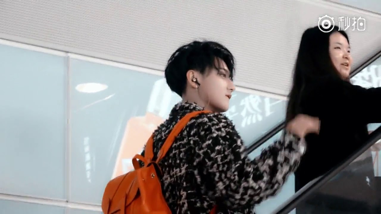 [FANCAM]180412 ZTAO SHA airport arrival