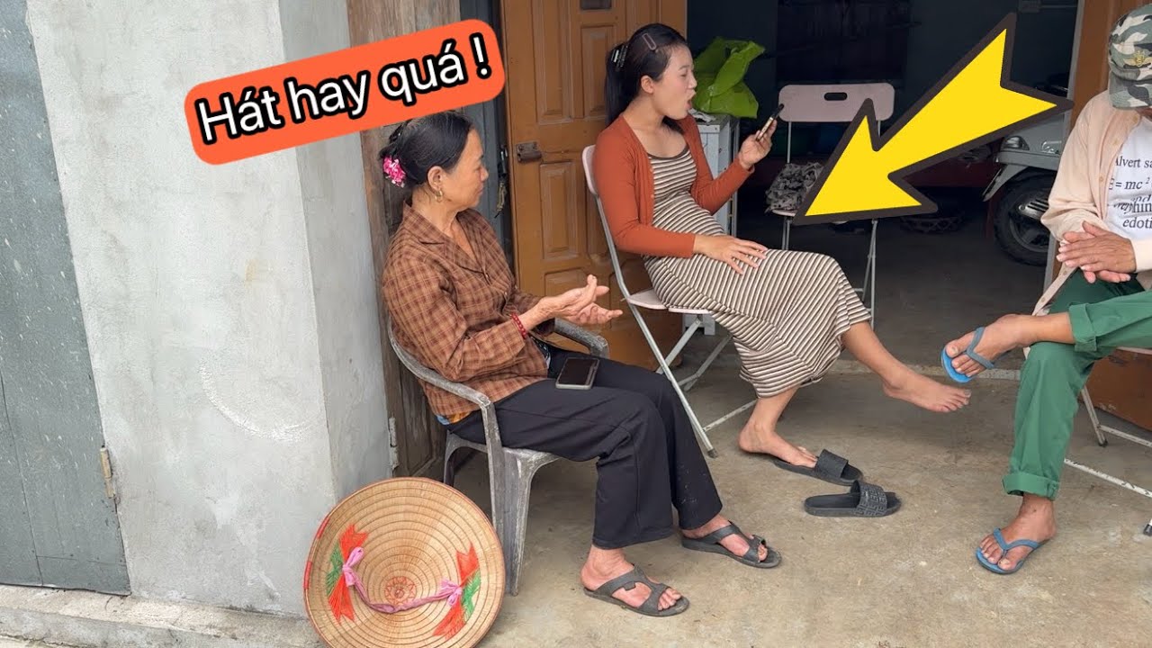 Con Dâu Yêu Đời Ngồi Hát Cho Cả Bố Mẹ Chồng Nghe !