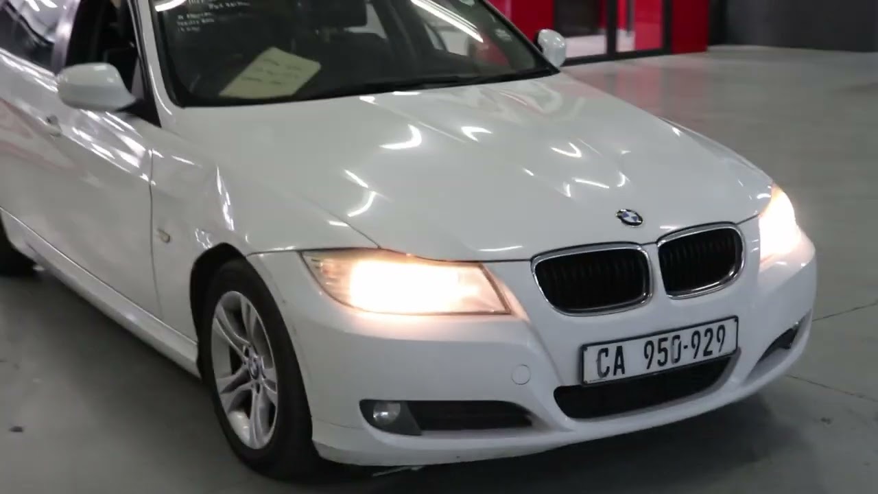 2011 BMW 320i (E90)