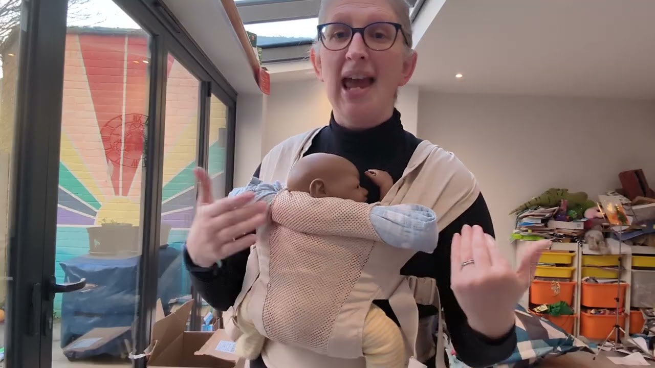 Supporting Baby's head and neck in the Izmi baby carrier