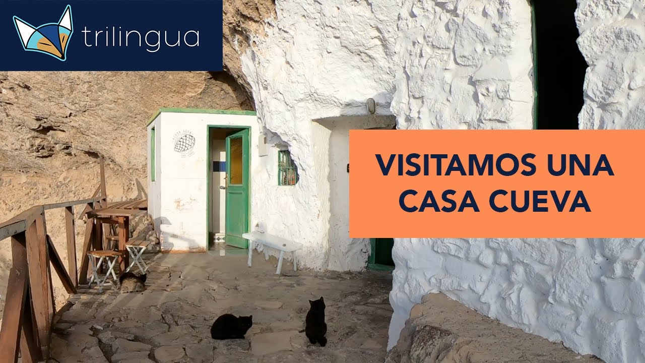 Visitamos una casa cueva - visiting a cave house