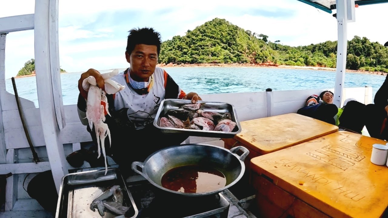 STRIKE IKAN SULTAN LANGSUNG MASAK DI ATAS KAPAL DEKAT PULAU - DAY 2 PART 1