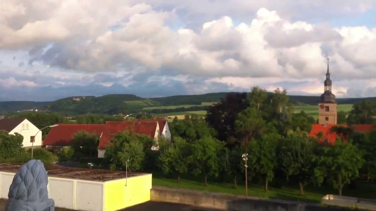 Diebach bei Hammelburg Kirche Kirchturm Video von der Siedlung aufs Dorf Hubert Fella