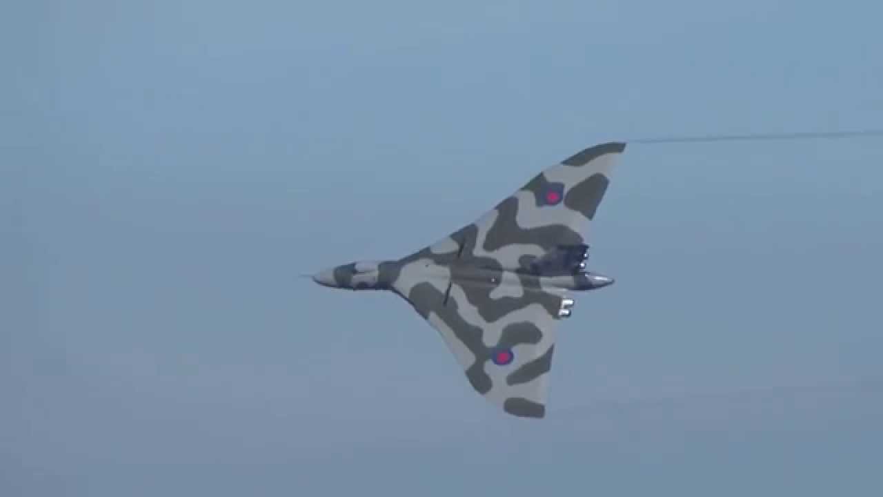 Vulcan Bomber display, Southport Air Show 2015.AMAZING!!!!!