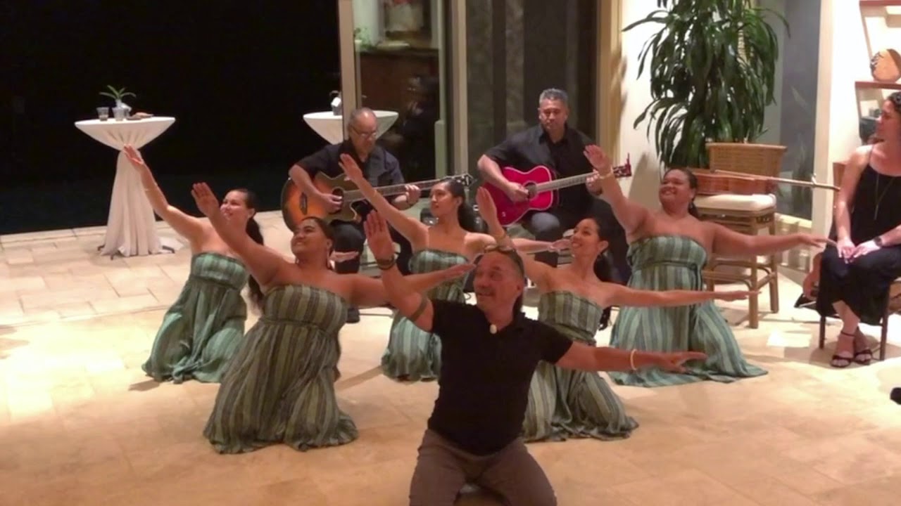 Acoustic & Unplugged: Kealiʻi Reichel Moves The Audience to Tears with 
