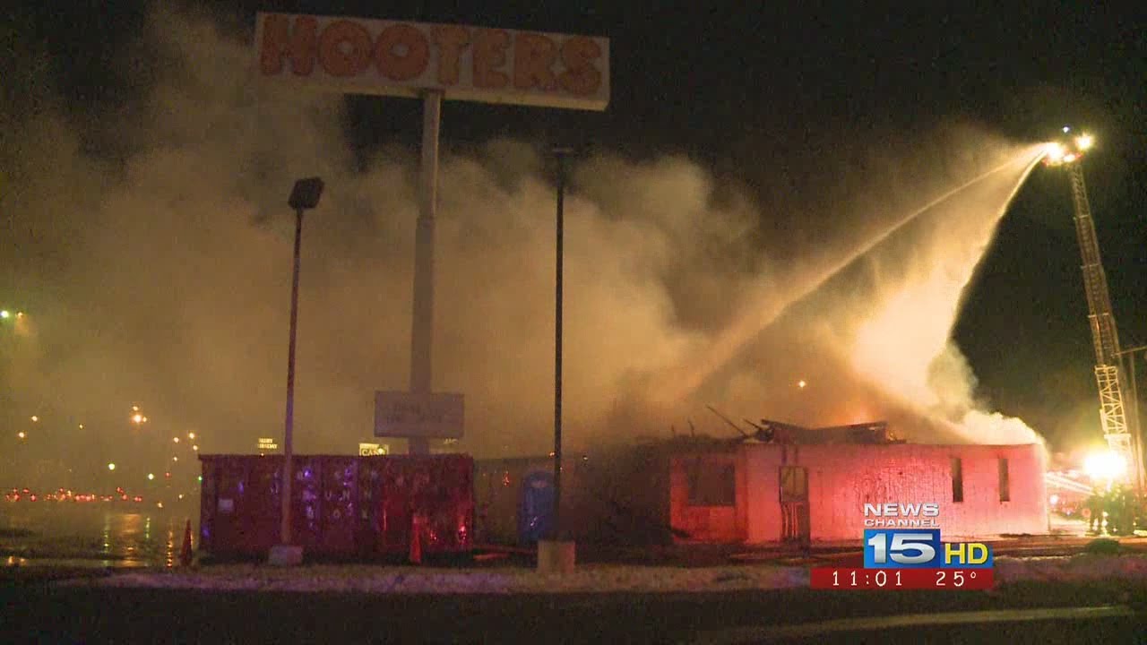Flames engulf old Hooters restaurant