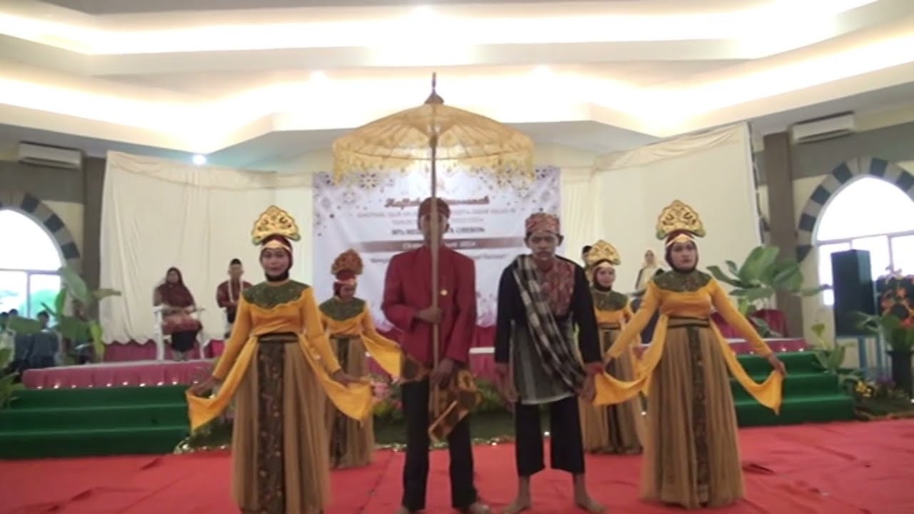 Prosesi Upacara Adat Pelepasan Siswa-Siswi Kelas 9 Angkatan 21 MTsN 2 Kota Cirebon