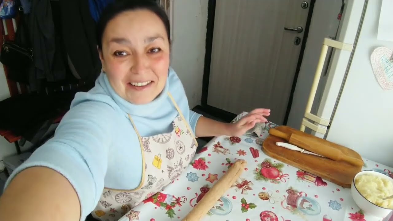 СТРАННЫЕ ПИРОЖКИ! СО СМЕТАНОЙ ЗАШЛИ НА УРА!