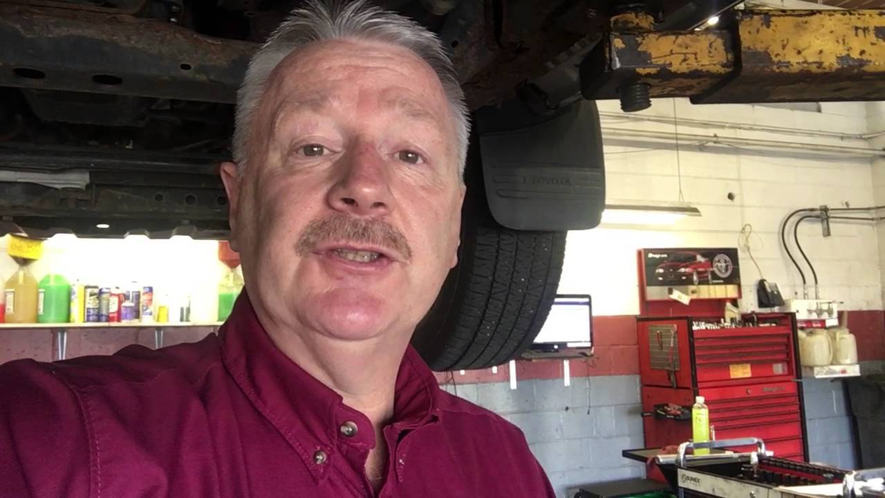 Ржавая рама Toyota Tundra 2000 года