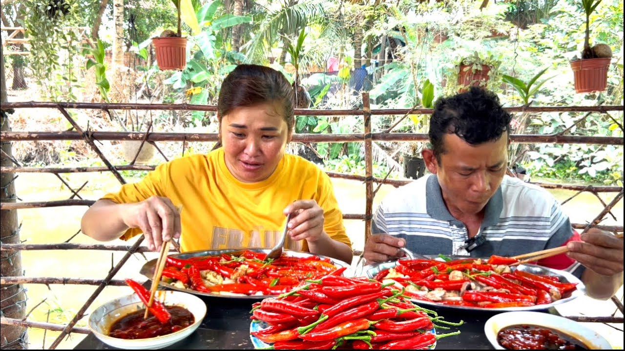 Cuộc Thi Quá.Khủng 1 Ký Ớt Xào Nui Hải Sản 2,8 Ký - Tới Công Chuyện Luôn | ATN