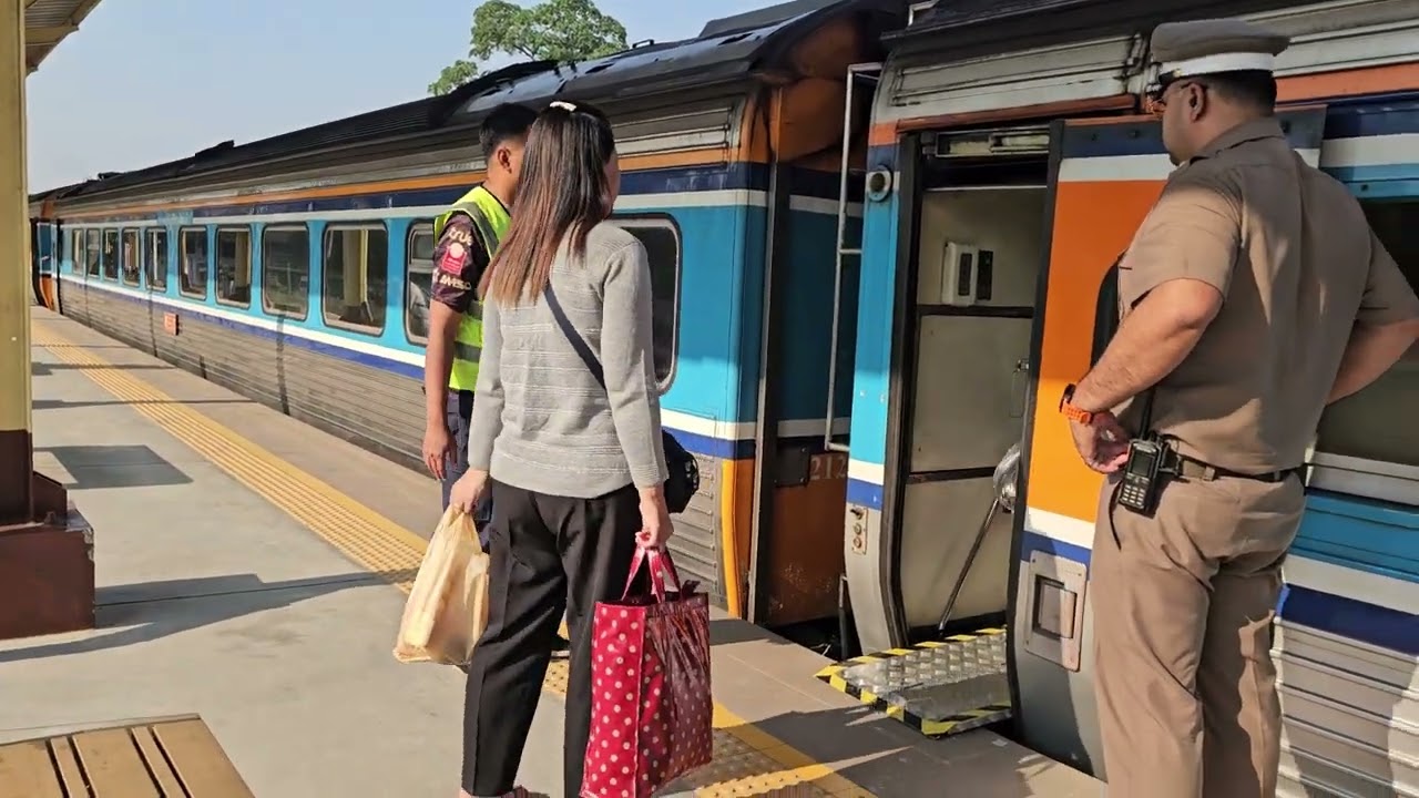 รถด่วนพิเศษ 43 จอดบ้านโป่ง Special Express train  43 Krungthep Aphiwat - Surat Thani