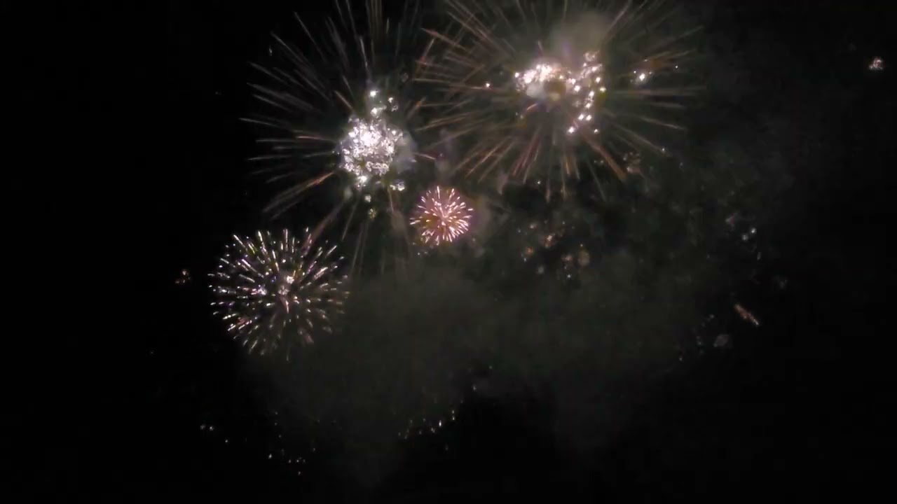 V10/LE FEU D'ARTIFICE DU 14 JUILLET 2025 AU ZENITH DE SAINT-ETIENNE VIDEO 10
