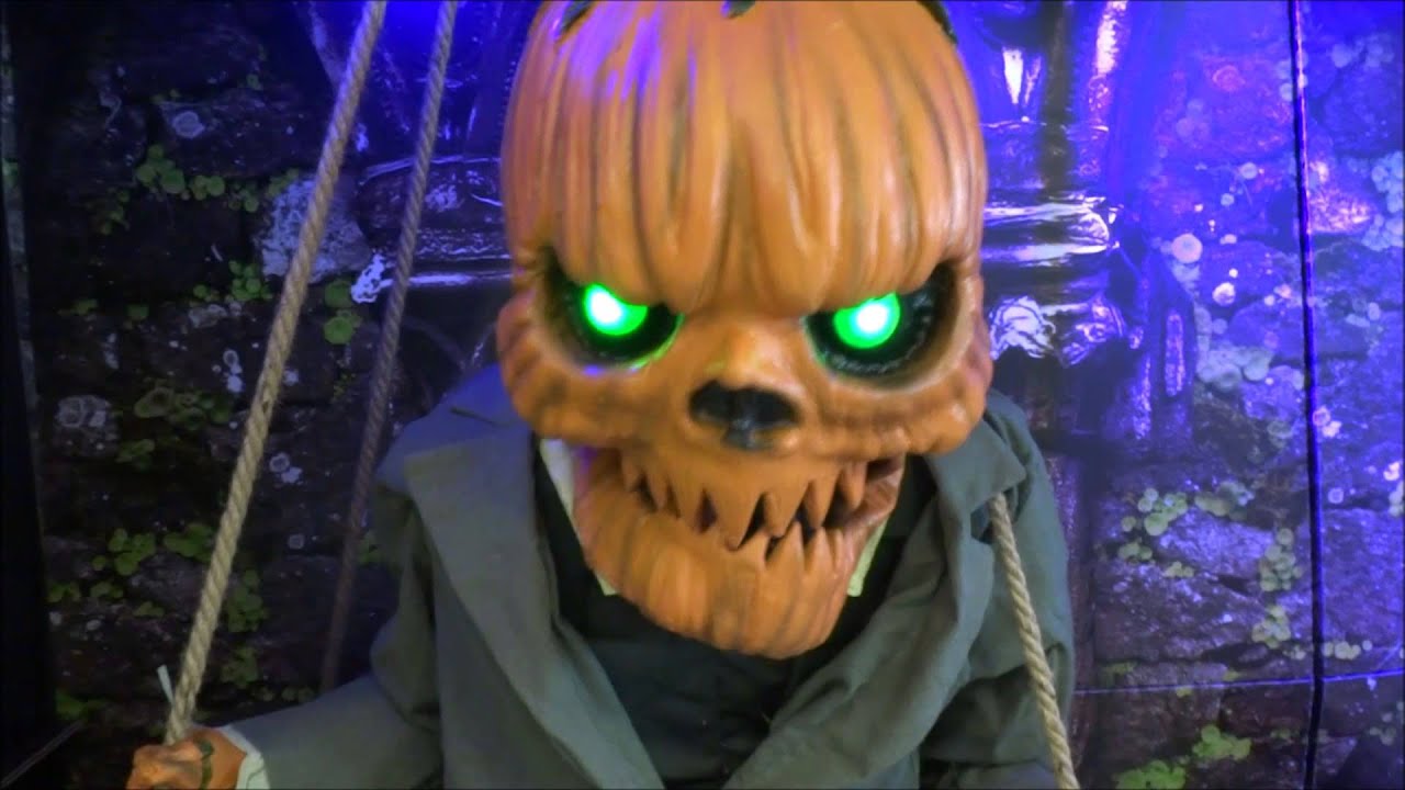 Spirit Halloween Display 2014 part 2