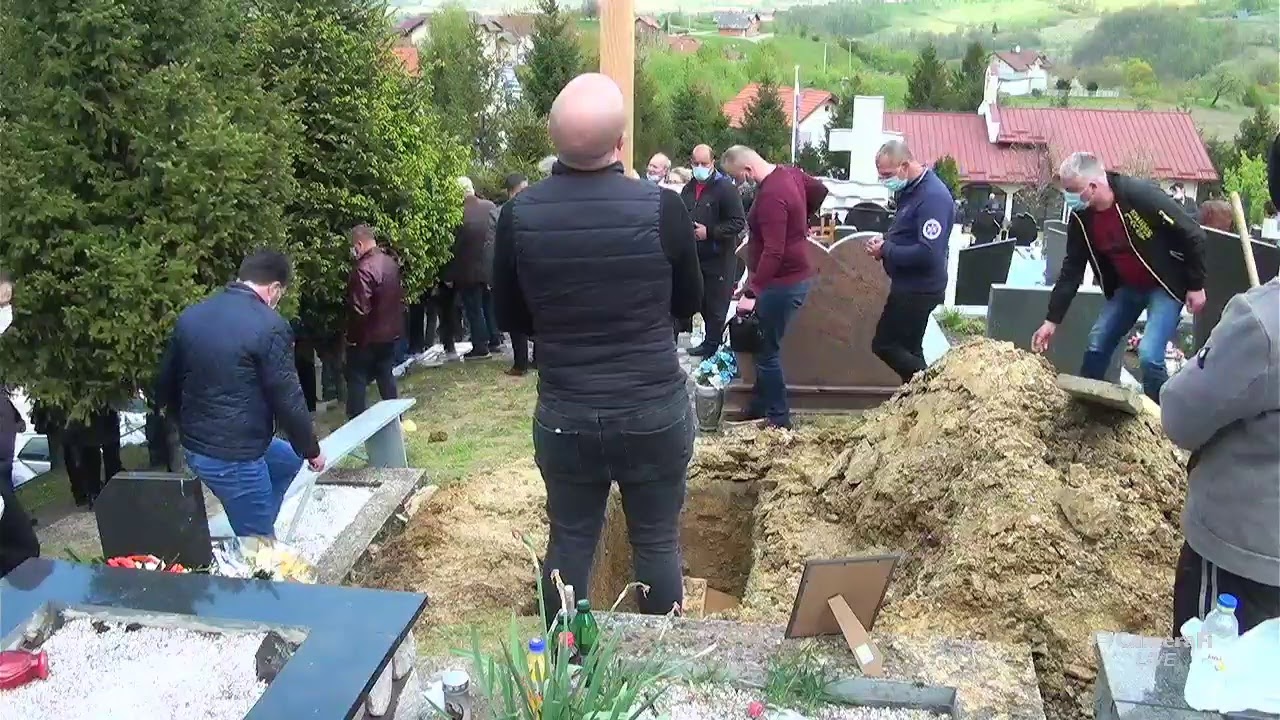 Posljednji ispraćaj slavuja Posavine Drage Geljić.