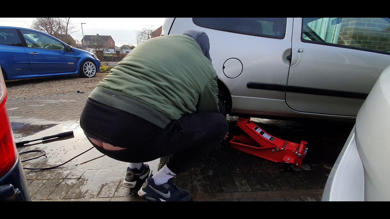 #19 - Renault Twingo MK1 rear brakes, wheel arch jet-wash and reverse light switch replace