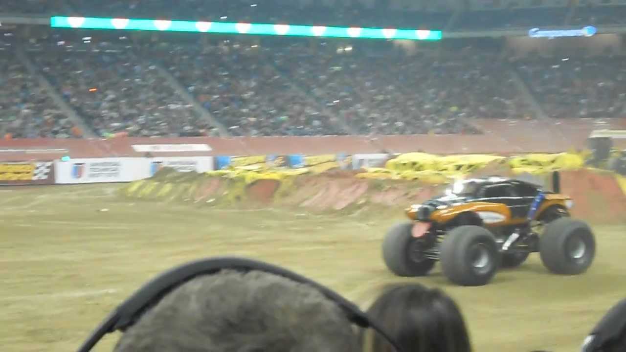 Monster Jam 2013 Monster Mutt Rottweiler Freestyle