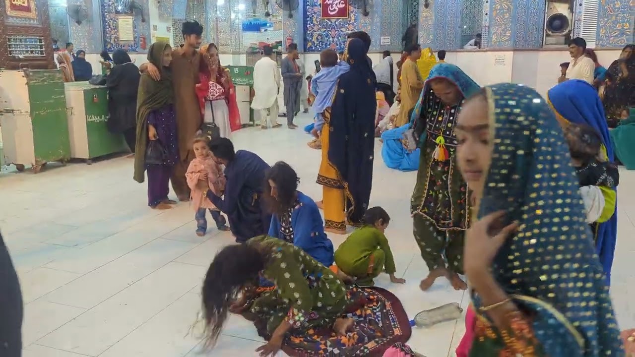 Lal Shahbaz Qalander Shrine. Shocking 😱😱😱