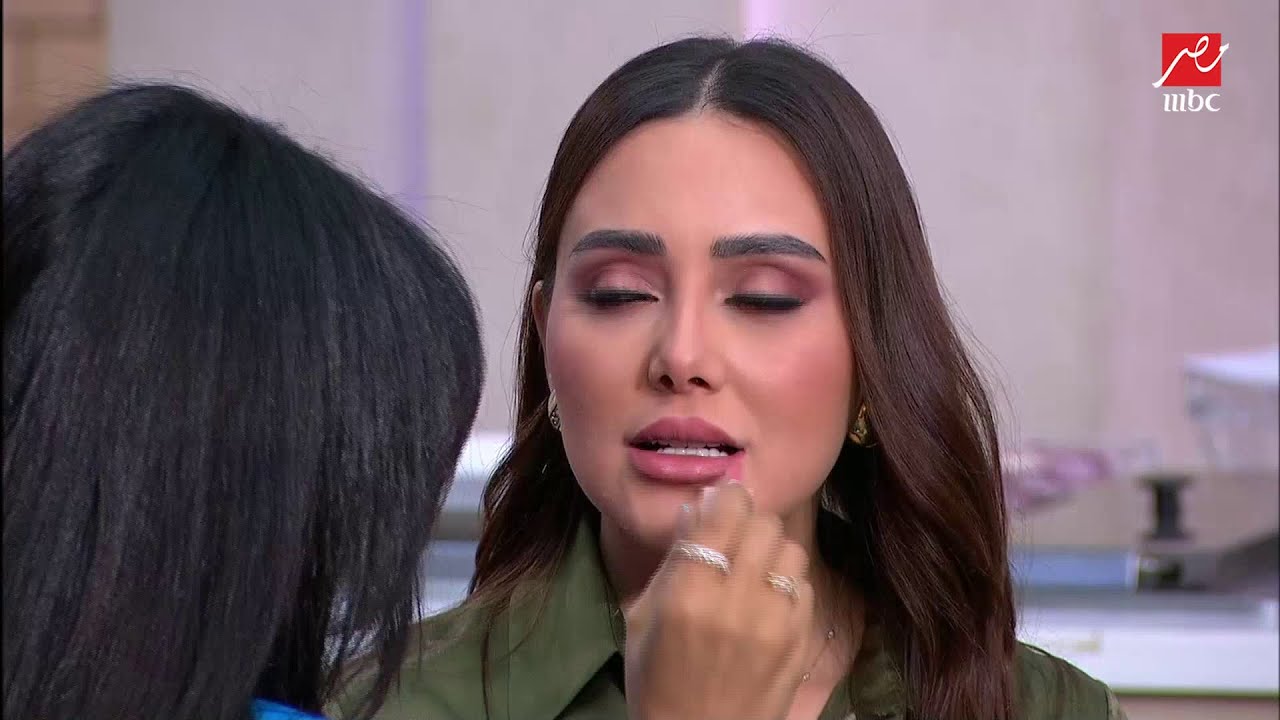 عايزة تكبري شفايفك وتبان أجمل.. بثينة جربت على الهوا شوفي النتيجة واحكمي